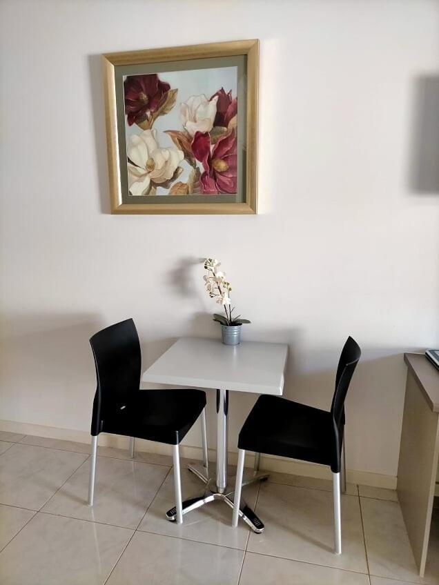 Derby Lodge Self Contained Apartments Dış mekan fotoğraf